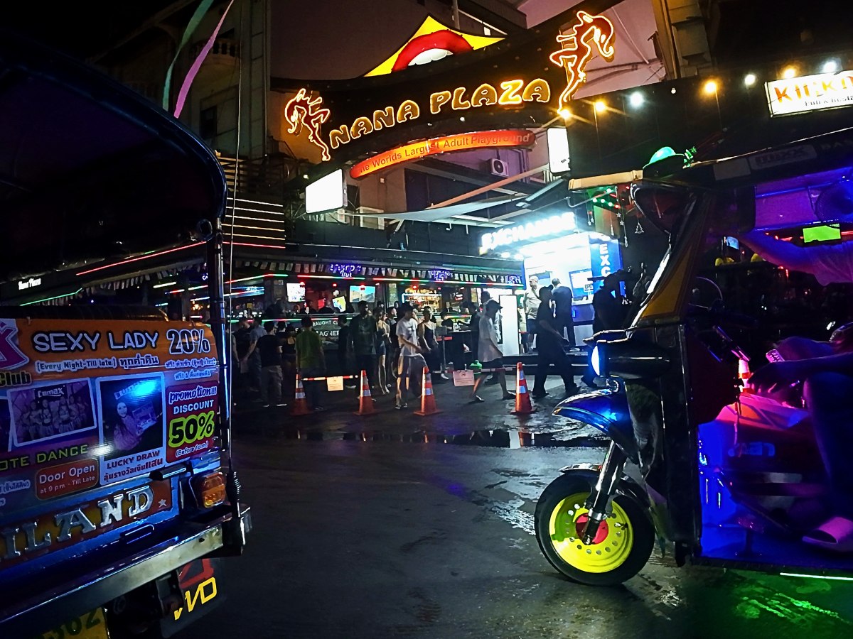Bangkok Nightlife Guide: Nana Plaza Sukhumvit thumbnail