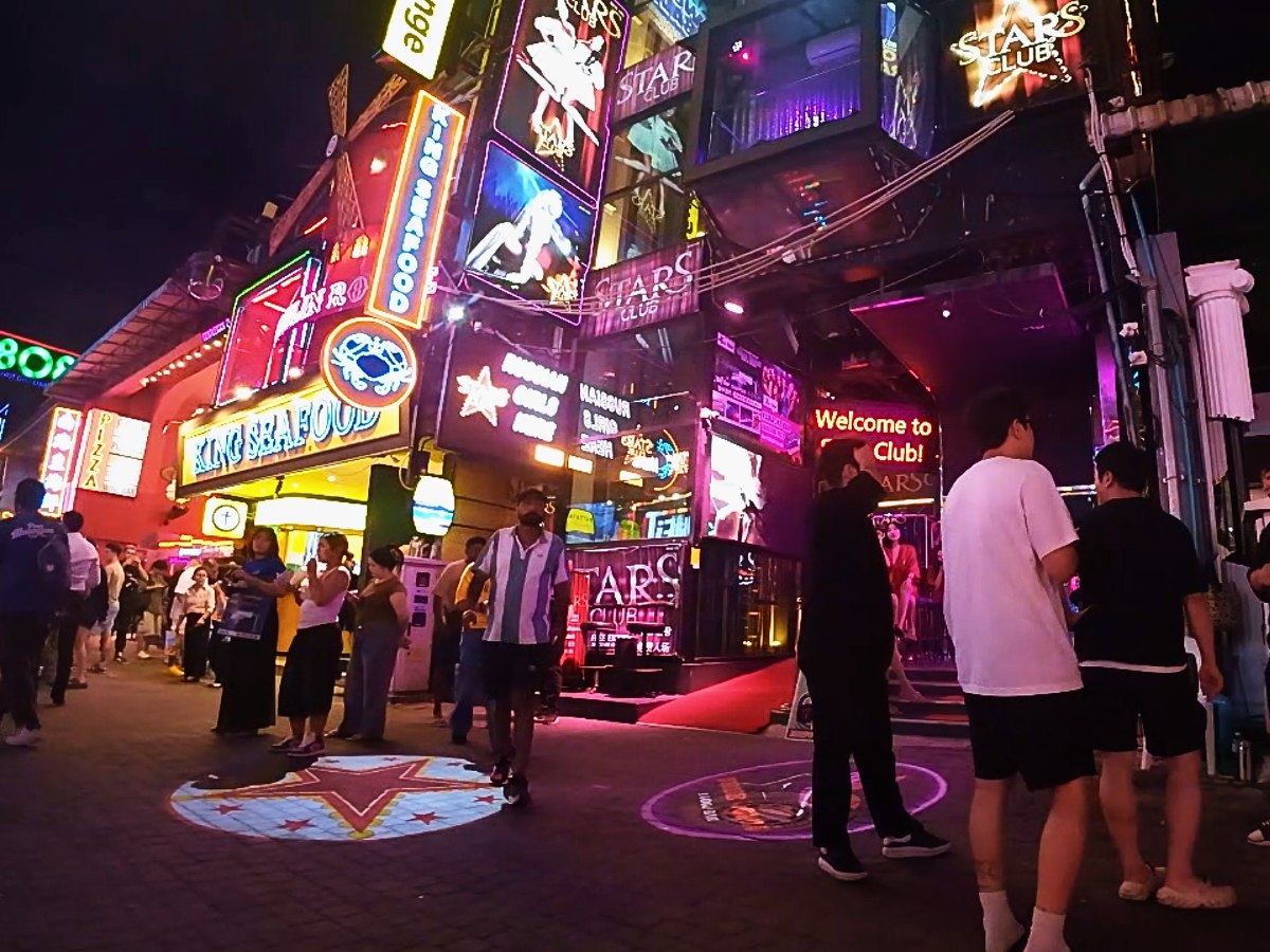 Pattaya Nightlife Guide: Walking Street and Stars Club thumbnail